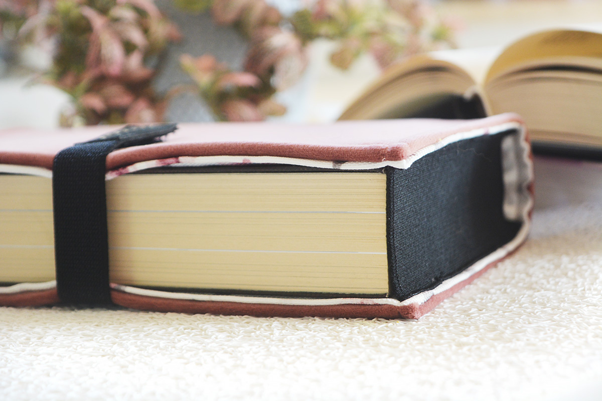 Etui na książki- Magnolie Etui na książki- Magnolie